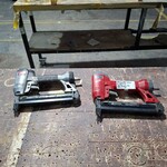 2x Pneumatische tacker Senco