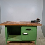 Werkbank met bankschroef, Rau