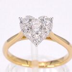 Gouden ring met diamanten in hart vorm