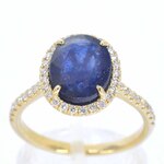 Gouden entourage ring met diamanten en saffier