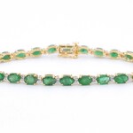 Geelgouden tennisarmband met diamanten en smaragden