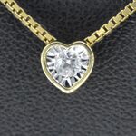 Gouden hanger met een briljant geslepen diamant in hartvorm, excl. ket