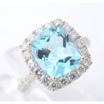 Witgouden entourage ring met natuurlijke topaas en diamanten