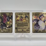 Metalen Charizard kaarten in luxe acryl display