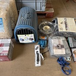 13x Dierenartikelen w.o. transportbox, kattenluik, halsband W.o. Pet S