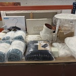 22x Woonaccessoires w.o. bijzettafel, woondeken, dekbedovertrek W.o. C