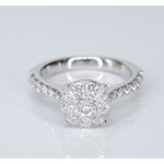 Witgouden entourage ring met grote briljant geslepen diamanten
