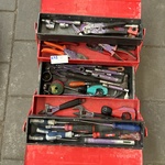 Partij handgereedschap in gereedschapskoffer