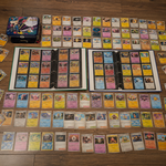 Pokémon kaarten met verzamelblik, gevulde mappen en accessoires