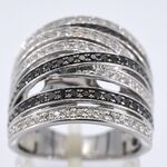 Witgouden design ring met witte en zwarte briljanten diamanten