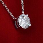 Witgouden halsketting met een diamant van 0.70 carat