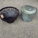 1x Vuurkorf en 1x blikken emmer met deksel Esschert Design, zwart/grij
