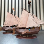 2x Gedetailleerd houten scheepsmodel Enkhuizerbol