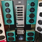 Presentatiekast met autoradio’s, Kenwood