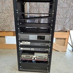 Partij 19 inch racks met Proffesionele AV apparatuur, Blackmagic, Extr