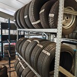 Rek met diverse banden
