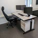 Elektrische zit-sta bureau