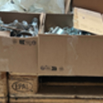 6x Doos met installatiemateriaal met o.a. koppelingen en fittingen