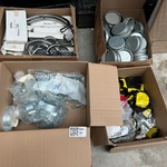 4x Doos met badkameraccessoires w.o. kranen W.o. Geberit, Venlo