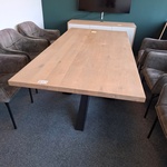 Eetkamertafel met dressoir
