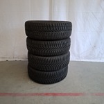 4x Winterband met metalen velgen komen van een VW Golf 5, Vredestein,