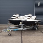 2x Waterscooter op dubbele Pega JD1350 stallingstrailer, Seadoo, GTX L