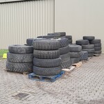 Partij diverse auto en vrachtwagenbanden, O.a Continental, Goodyear, o