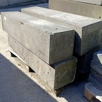 7x Betonnen doorrijverbod paal