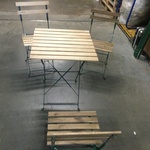 Bistrostel bestaande uit 3 stoelen, 1 tafeltje ED, groen/lichtbruin