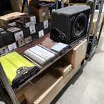 Autoradio met 2 grote versterkers en sub woofer