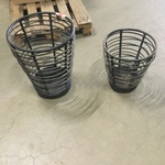 2x Metalen manden, voor evt. Haardhout, zwart