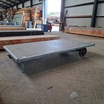 Intern transportmiddel op massieve banden