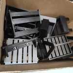 Grote doos met houten, tafels, kapstokken, etc., zwart,/antraciet
