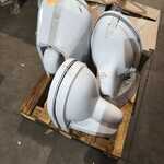 3x Zwevende toiletten, wit/paars