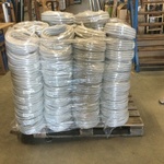 Pallet met flexibele elektriciteits slangen IPS, grijs