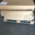 Pallet met 5 wc’s frames met zwarte duwplaat Allibert