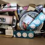 Volle doos vol met diverse producten