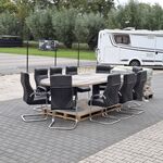 Vergadertafel met 10x stoel en ca. 70 m² laminaatvloer