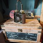 Bar decoratie met kist