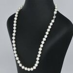 Parelsnoer met witgouden sluiting met diamant