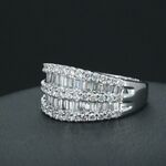 Witgouden ring met briljant en baguettes diamanten
