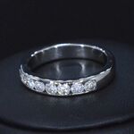 Witgouden half alliance ring met diamant