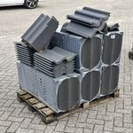 Pallet met diverse dakpannen Antraciet