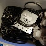 Kist met diverse elektra