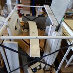 Palletkooi met diverse sanitair restanten