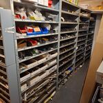 Partij installatiemateriaal in 4x magazijnkast