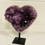 Amethist hart op metalen standaard