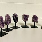 6x Amethist op metalen standaard