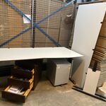 2x Grote bureaus en ladekastjes