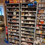 Partij installatiemateriaal incl 2x magazijnkast